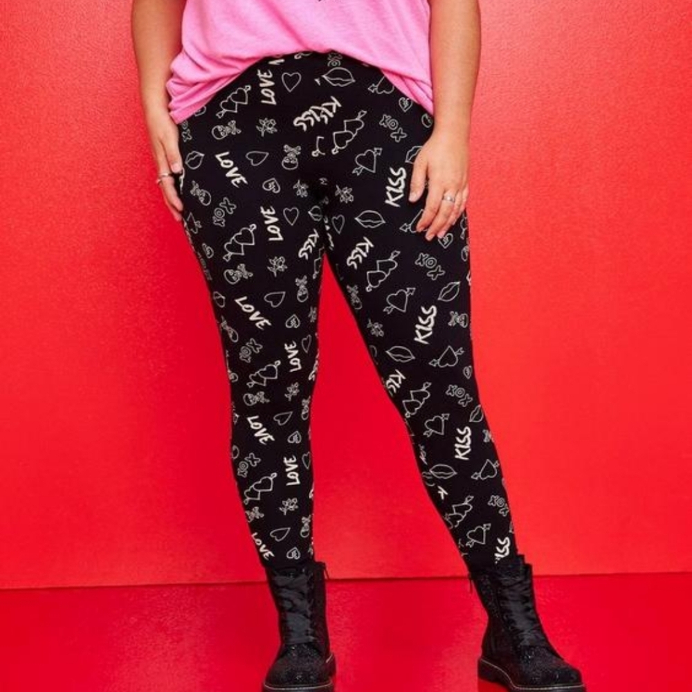 TORRID x Betsy Johnson Skull & Hearts Legging